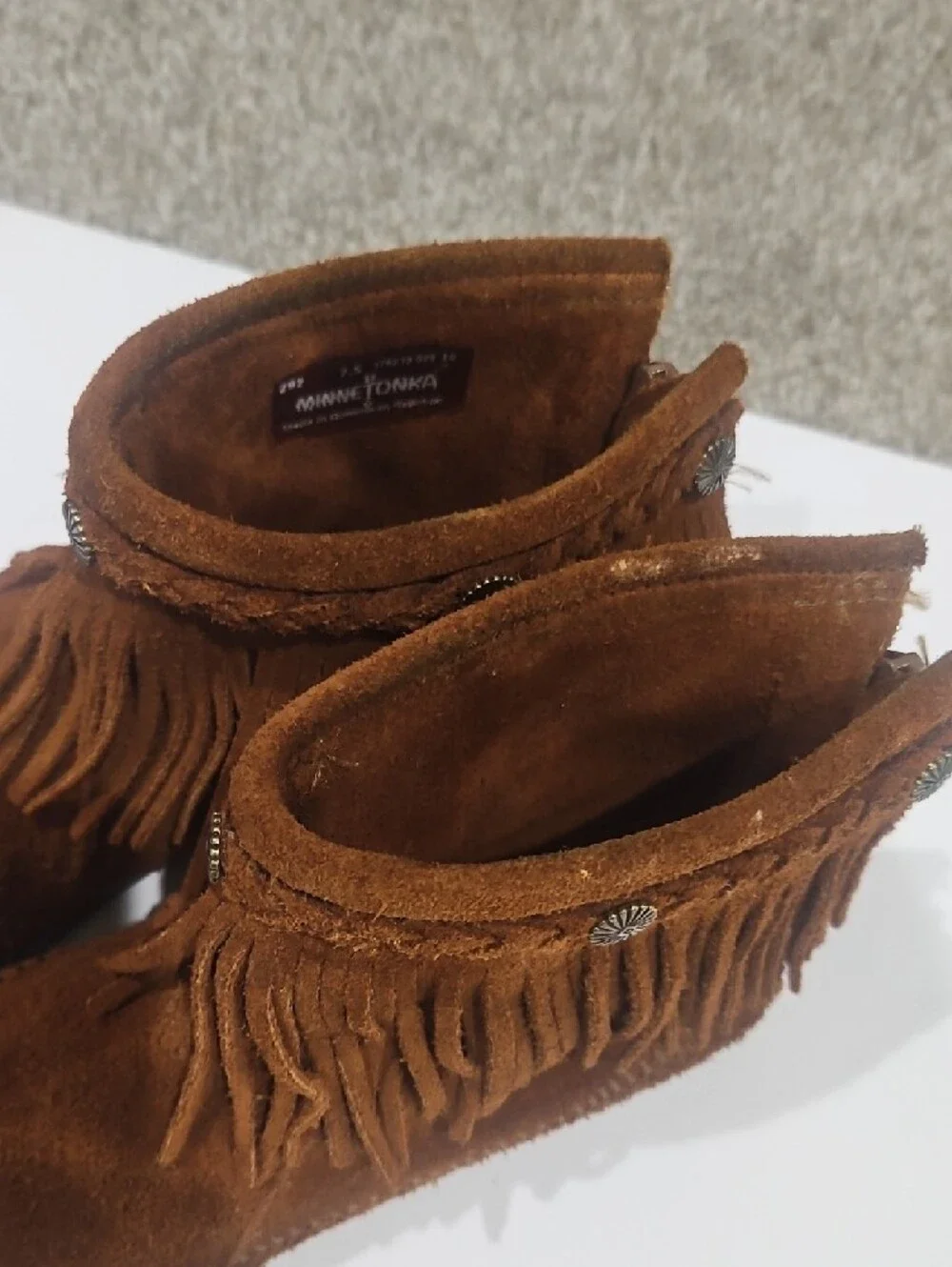 Minnetonka Chestnut High Top Back Zip Boot size 7.5